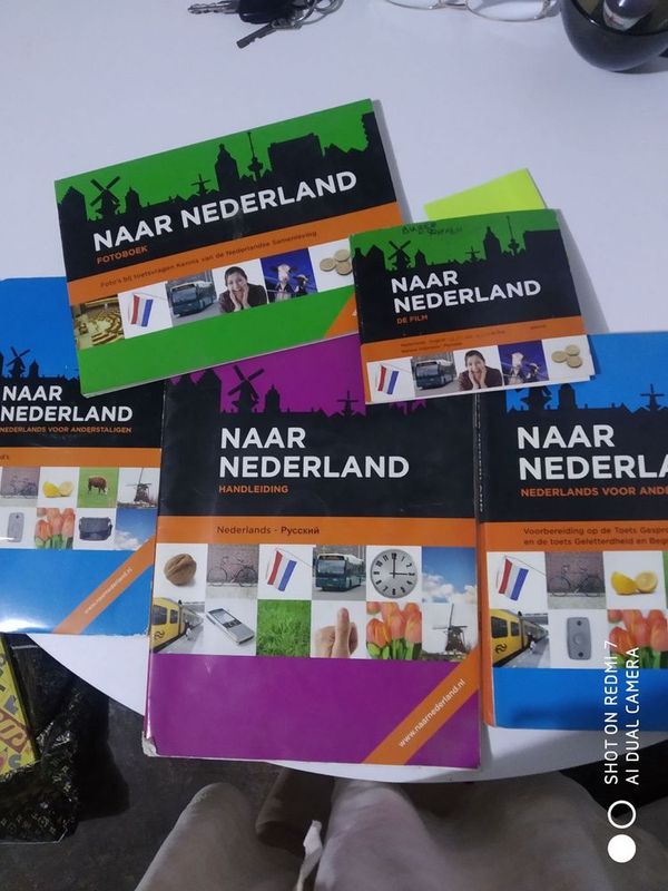Naar Nederland (на голландском, с CD и тетрадями) Naar Nederland (на голландском, с CD и тетрадями)