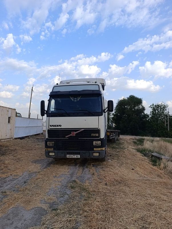 Volvo Fh12 pritsepom Volvo Fh12 pritsepom