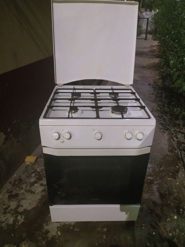 Газ плита без повреждений.