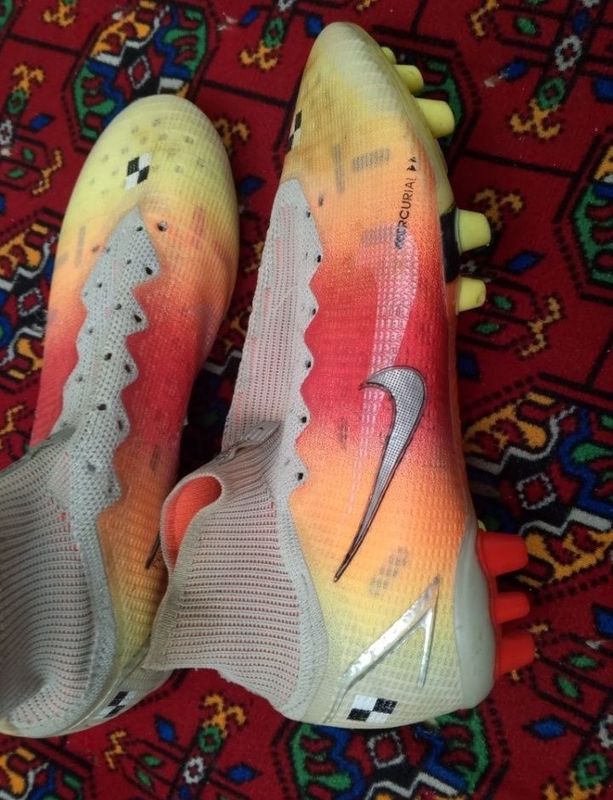 Butsi sotiladi Nike mercurial Butsi sotiladi Nike mercurial