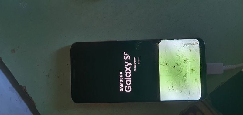 Samsung s9 64g zapchasga bekor yotipti ekrani ketkan