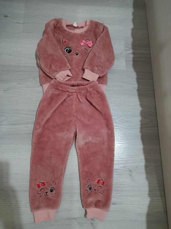 Костюм кошечка. На девочку 4-5 лет. Костюм кошечка. На девочку 4-5 лет.