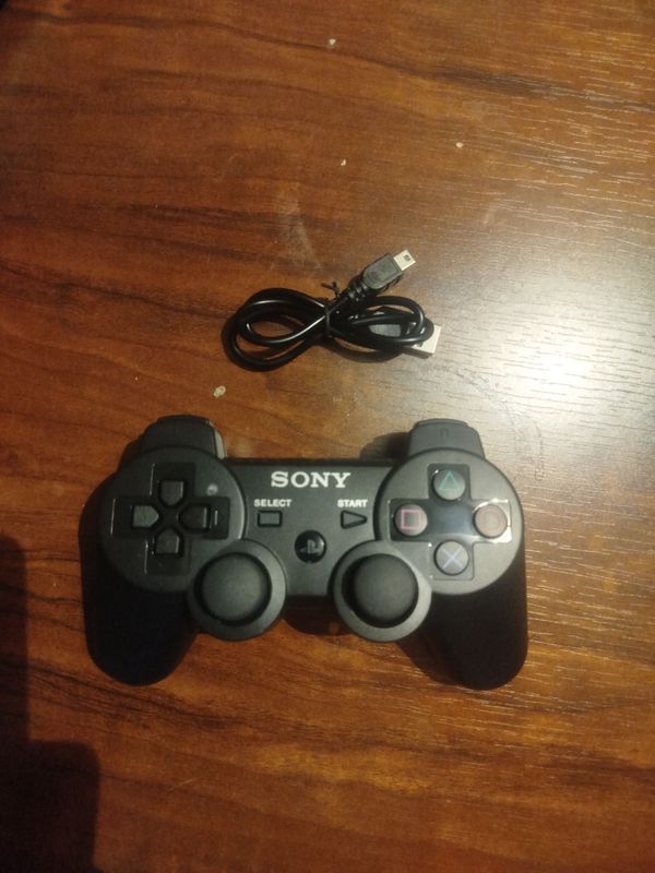 Продаю геймпад Dualshock 3 ещё новый вчера купил он мне не понравился Продаю геймпад Dualshock 3 ещё новый вчера купил он мне не понравился