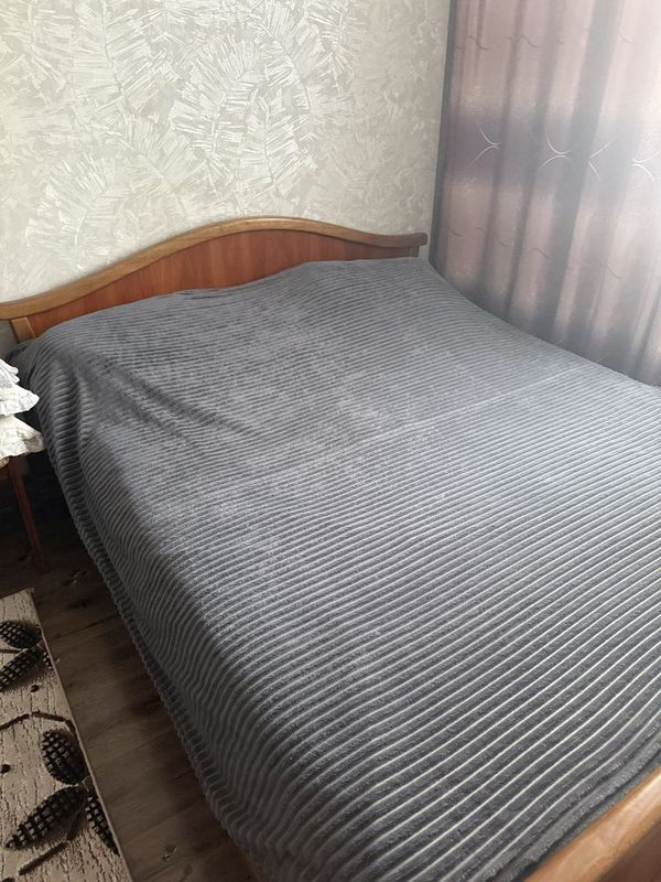 Дубовая двуспальная кровать