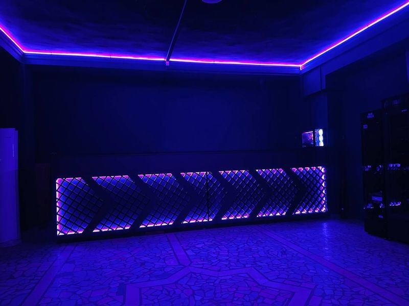 Reception sotiladi razer
