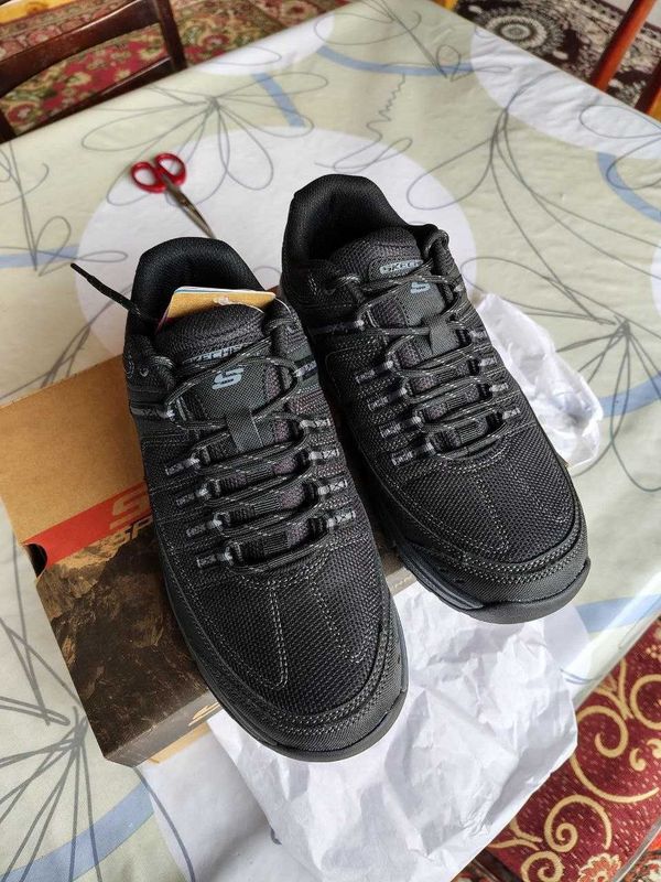 Skechers кроссовки — оригинал из США Абсолютно новые Skechers кроссовки — оригинал из США Абсолютно новые