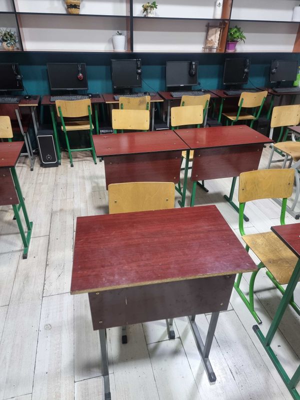 O'quv markaz uchun parta stullar O'quv markaz uchun parta stullar