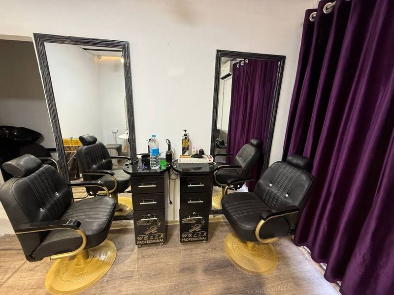 Salon uchun jihozlar sotiladi Salon uchun jihozlar sotiladi