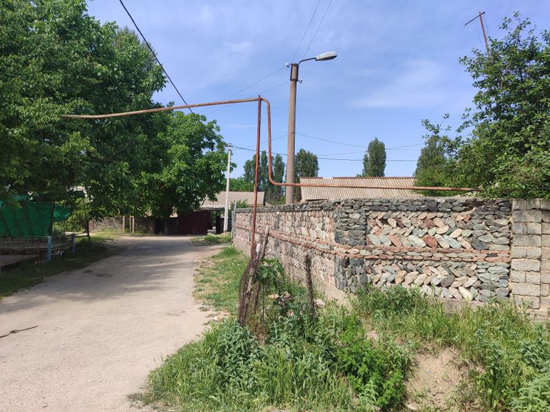 Er sotiladi 5 sotik+2 Manzil: Saksanota kfi Toshtoguzaq mahallasi