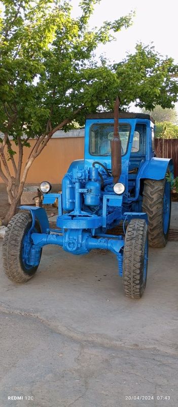 Tractor T-40 sotiladi Tractor T-40 sotiladi