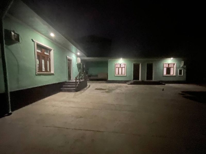 Kirif namunali uy roparasida ijaraga xovli
