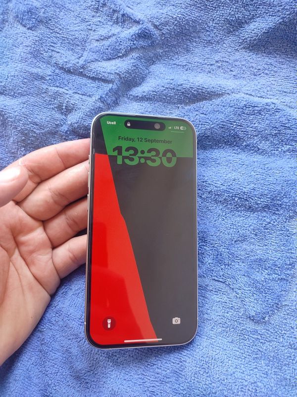 iPhone 15 pro 128gb holati ideal umuman aybi yoq Ikkita sim kartalik.