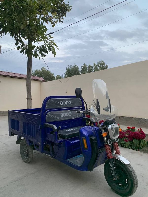 Skuter motorol sotiladi