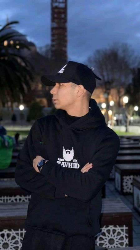 Tavhid Brendidan Sweatshirt va kepka