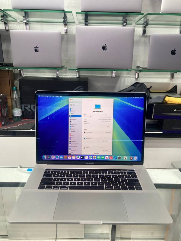 MacBook Pro 15" 2019 Core i9 MacBook Pro 15" 2019 Core i9