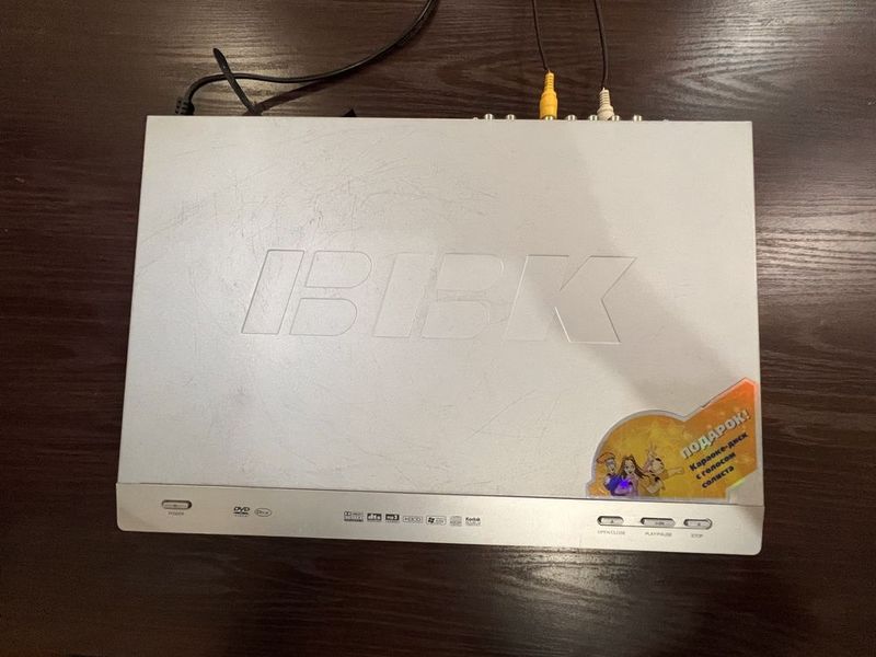 Продается DVD проигрыватель BBK DV516SI