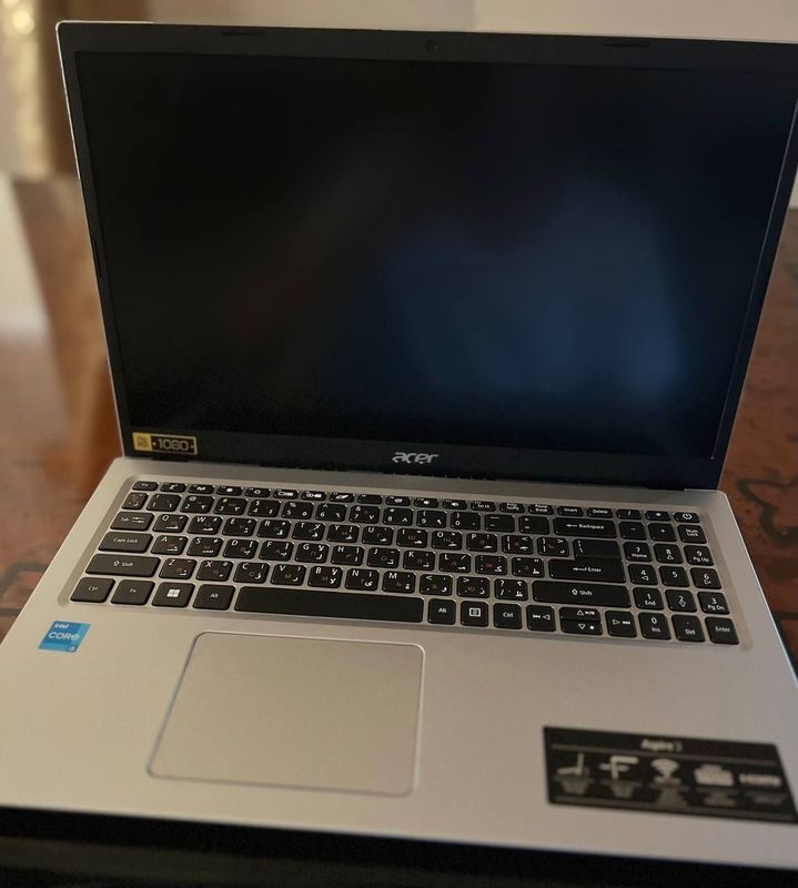 Nouztbuk acer i3