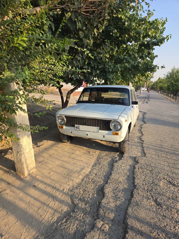 Vaz 2101/1978 sotiladi