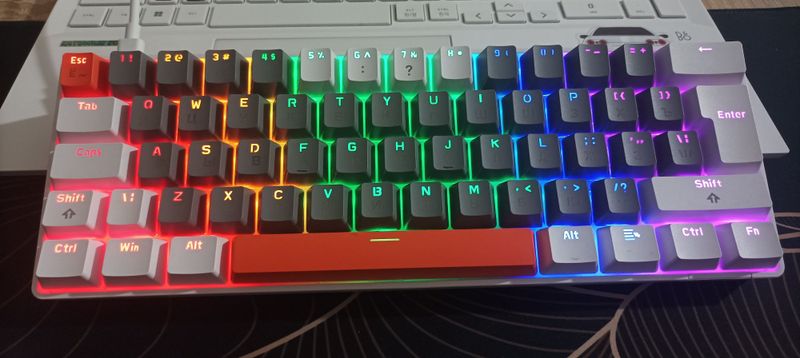 Продаю механическую клавиатуру Ziyoulang T60 RGB — почти новая! Продаю механическую клавиатуру Ziyoulang T60 RGB — почти новая!