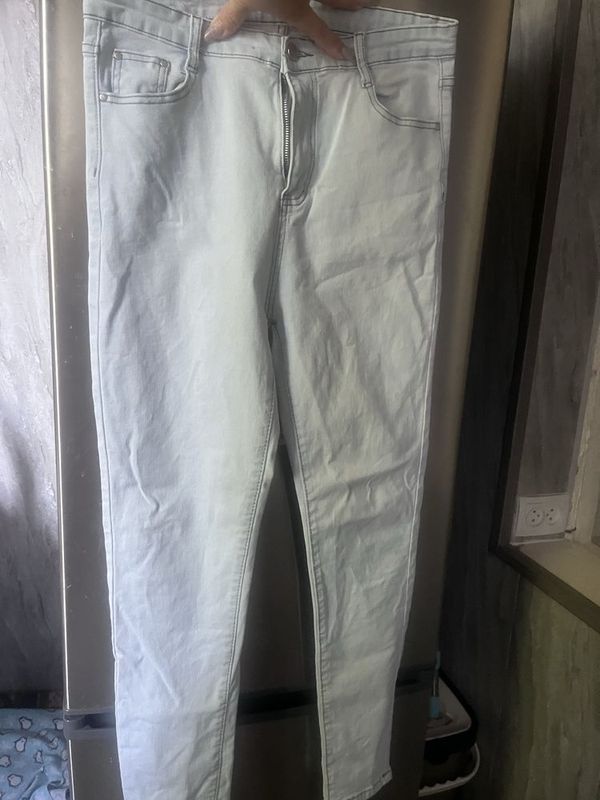 Продам женские джинсы
