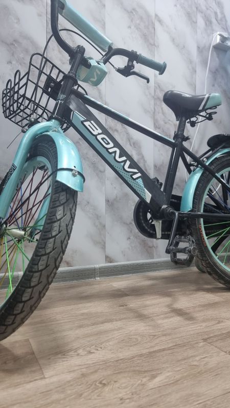 Velosiped velik sotiladi Velosiped velik sotiladi