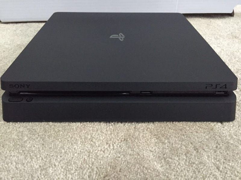 Playstation 4 slim Playstation 4 slim