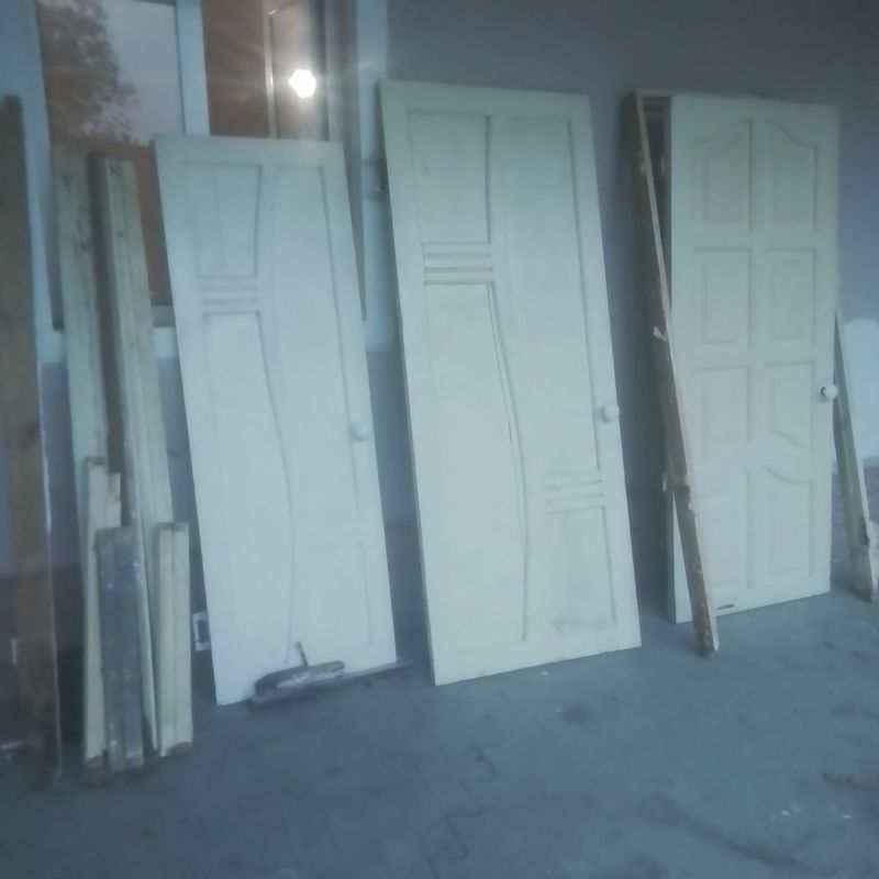 Продам комнатные двери Продам комнатные двери