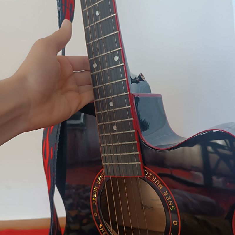 Holati ideal gitara sotiladi Holati ideal gitara sotiladi