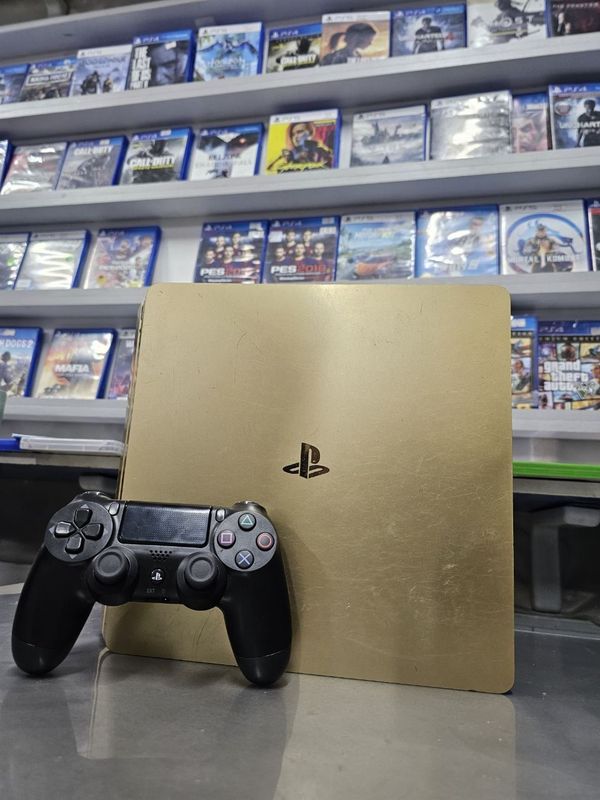 Продается игровой консол Sony Playstation 4 slim Продается игровой консол Sony Playstation 4 slim