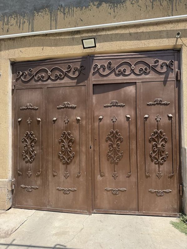 Darvoza sifatli srochno sotiladi b/u Darvoza sifatli srochno sotiladi b/u
