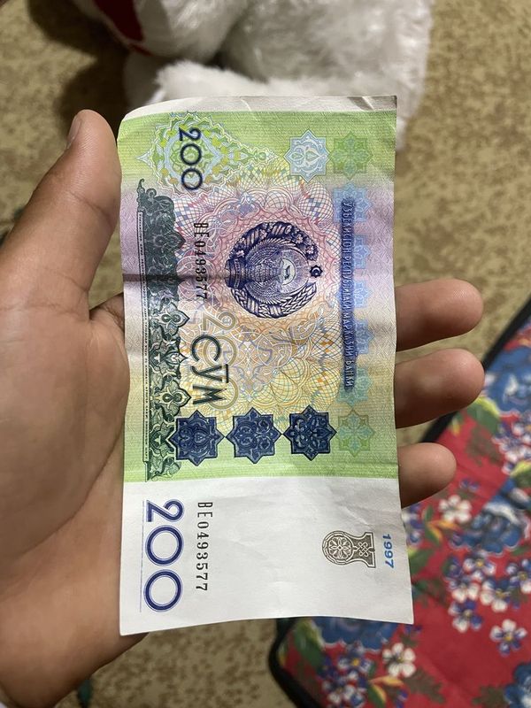 200 sum sotiladi 1997 yil chiqgan holati yengide 200 sum sotiladi 1997 yil chiqgan holati yengide