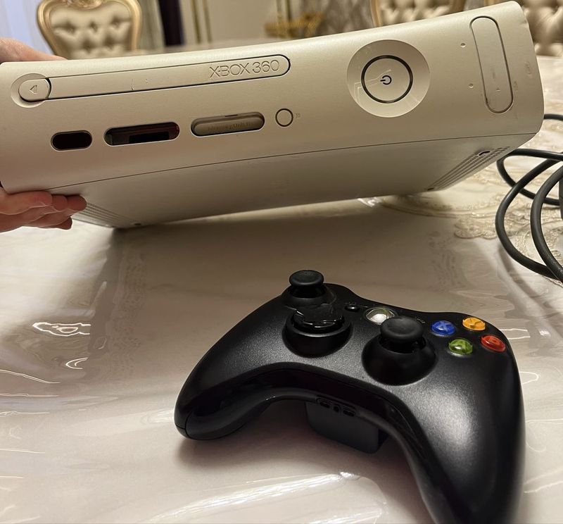 Xbox 360 в хорошем состоянии Xbox 360 в хорошем состоянии