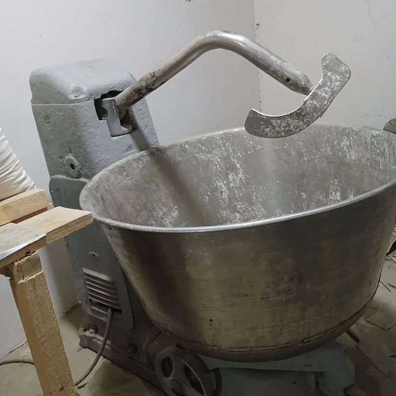 Mikser sotiladi srochno