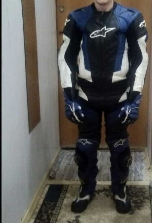 Мотокомбинезон Alpinestars (кожа, полный комплект) Мотокомбинезон Alpinestars (кожа, полный комплект)