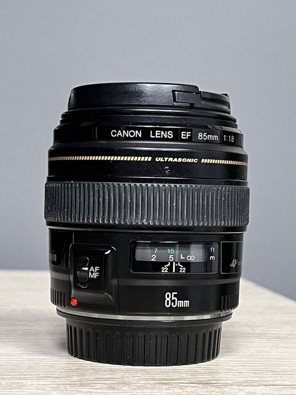 Canon EF 85mm f/1.8 USM