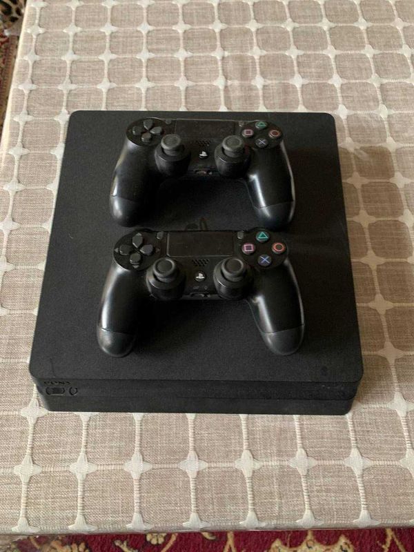 PS4 Slim, Б/у + 7 хороших дисков