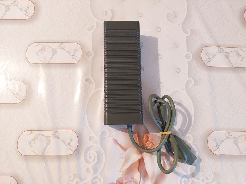 Блок питания Xbox 360 Блок питания Xbox 360