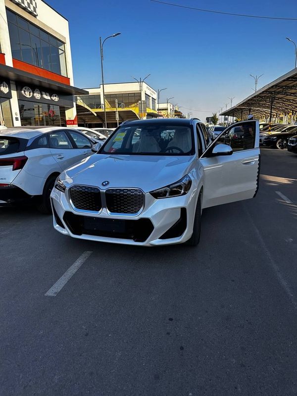 Bmw ix1, 25L, toshkenda tayyor