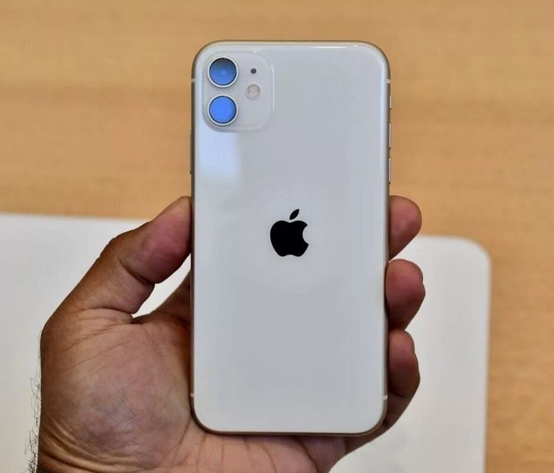 Iphone 11 64 gb 84% face ishlid. Aybi ekran 2-3ta joyi ishlamidi