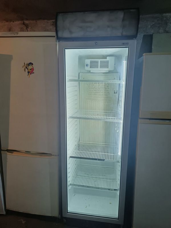 Продам витрины холодильник зоводской UGUR Продам витрины холодильник зоводской UGUR