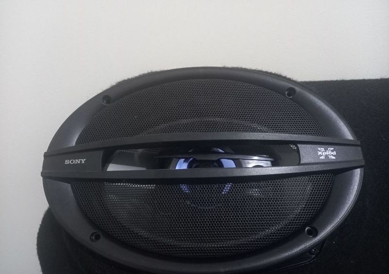 Sony kolonka 400watt spark polkasi bilan Sony kolonka 400watt spark polkasi bilan
