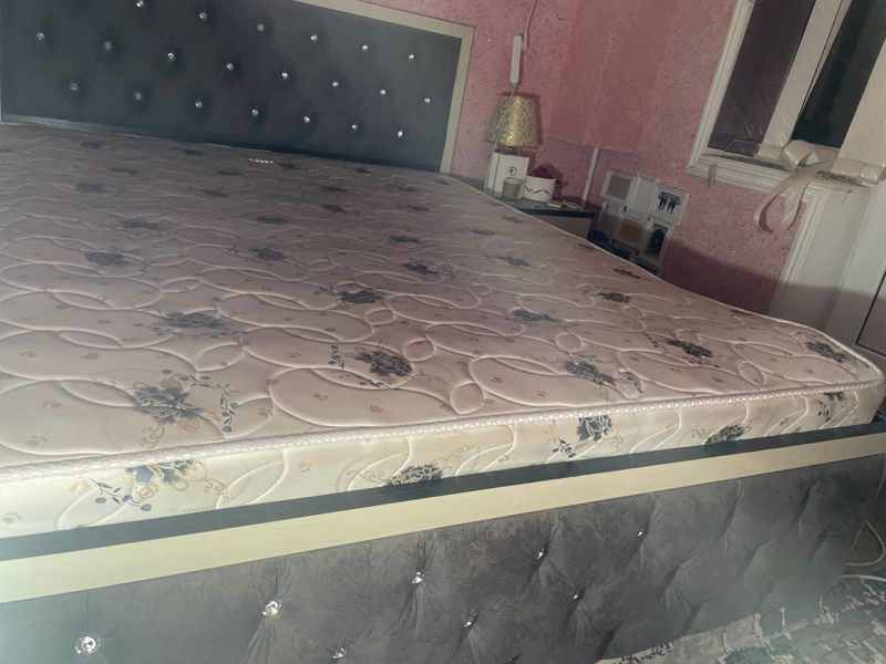 2kishilik divan sotiladi yangi narxi 2mln 2kishilik divan sotiladi yangi narxi 2mln