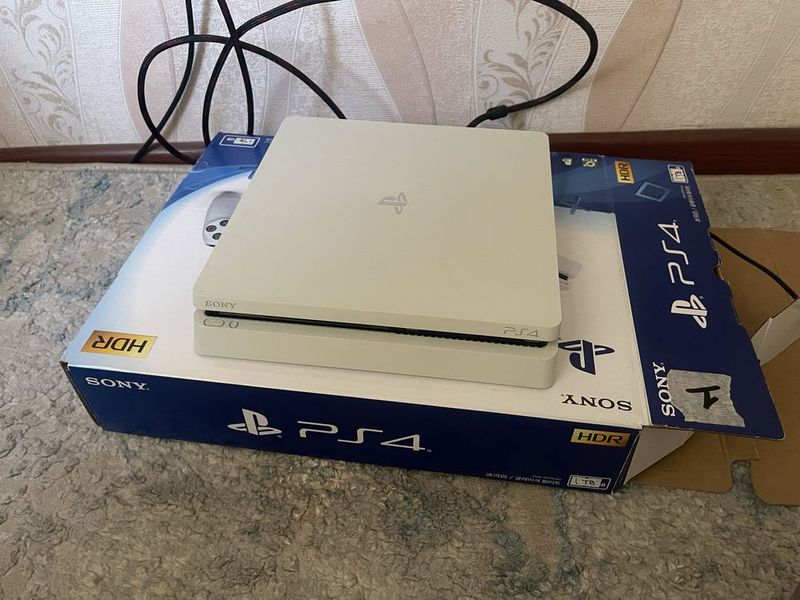 Продаётся PlayStation 4 Slim (1 ТБ) Продаётся PlayStation 4 Slim (1 ТБ)