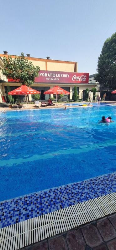 Бассейн в "Hotel Ziyorat Luxury" Бассейн в "Hotel Ziyorat Luxury"