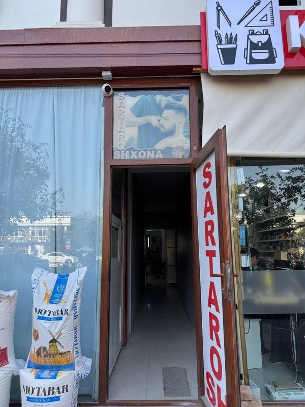 Sartaroshxona,Stansia bozorida