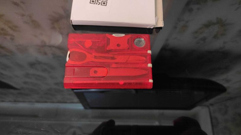 Мультитул по типу Swiss Card(Китай) - ножницы, ручка, фонарь, отвёртка Мультитул по типу Swiss Card(Китай) - ножницы, ручка, фонарь, отвёртка