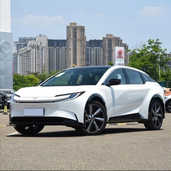 Toyota bZ5 2025 — Электро-SUV • 550 км от $17 200 Под Заказ