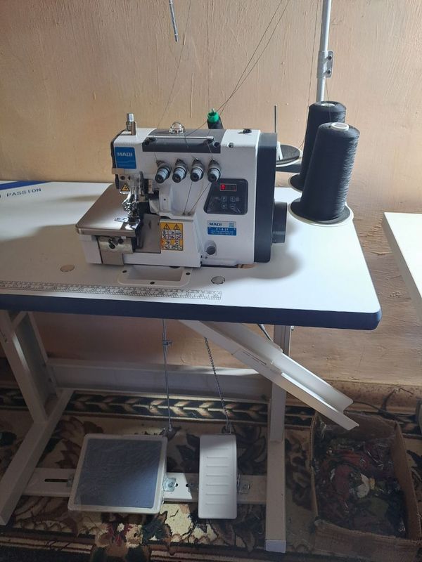 Tikuv mashinasi va overlok mashina Tikuv mashinasi va overlok mashina