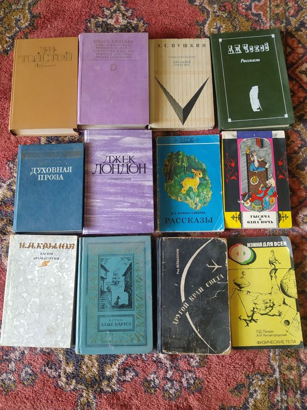 Продаются книги. Продаются книги.