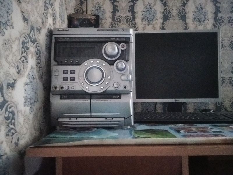 Продаётся музыкальный центр Продаётся музыкальный центр